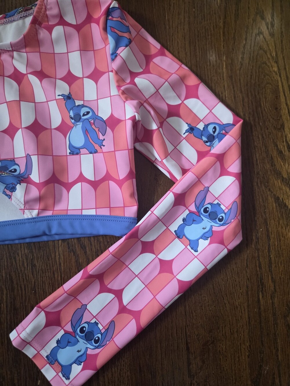 New Girls Stitch Medium Rashguard - Picture 5 of 6